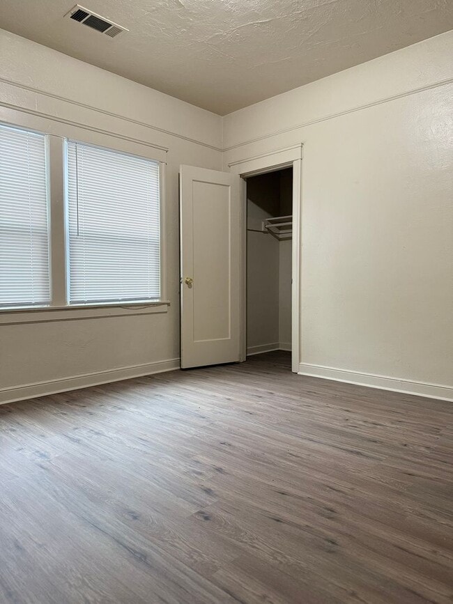 Building Photo - Endearing 3/1 Available!