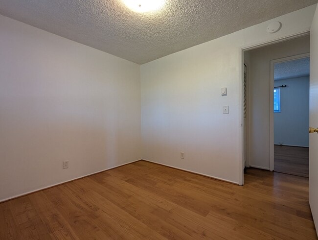 Building Photo - 3-bedroom, 1-Bath Duplex On a Corner Lot In The Bethel Area