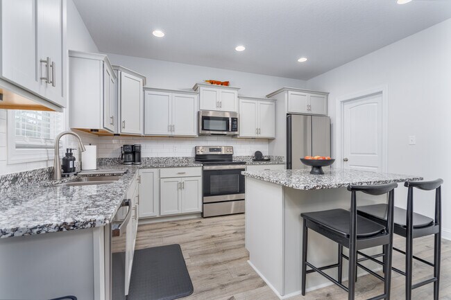 Building Photo - 595 Appalachian Trl S