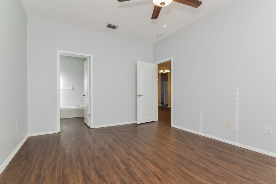 Building Photo - 327 Sand Ridge Dr