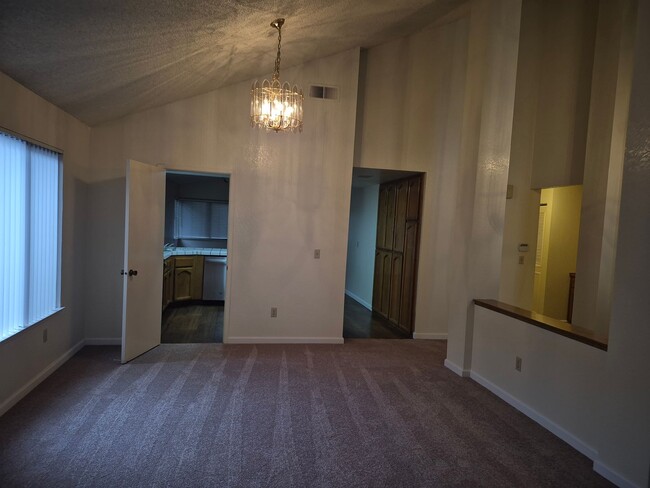 Building Photo - Adorable 3 bedroom 2 bath home