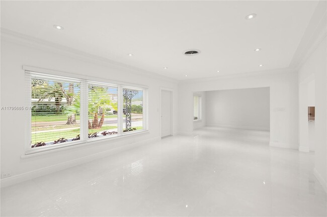 Building Photo - 439 Bargello Ave