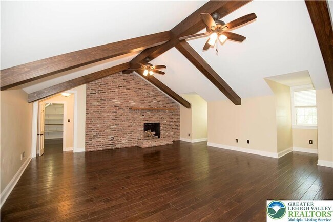 Building Photo - 1528 Wethersfield Dr