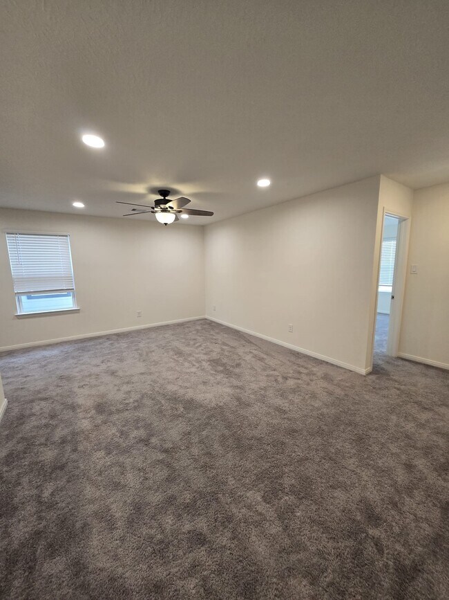 Building Photo - 25223 Sierra Mnr Ct