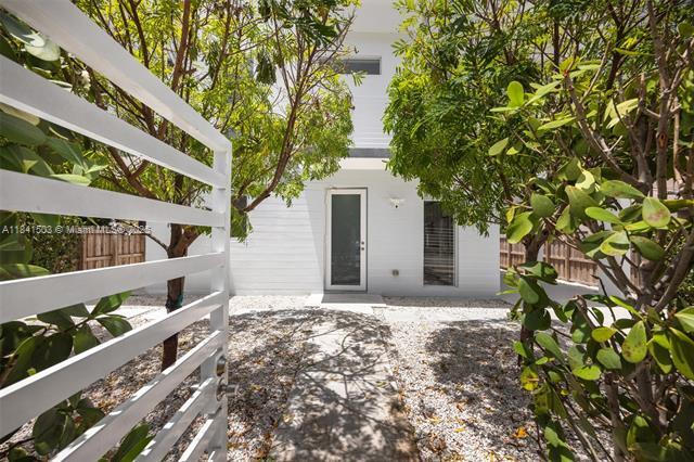 Building Photo - 3823 Thomas Ave