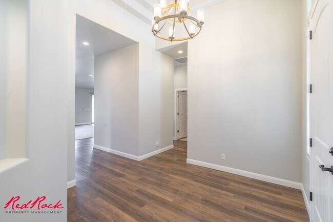 Building Photo - Stunning 4 Bedroom Home with Gorgeous Back...