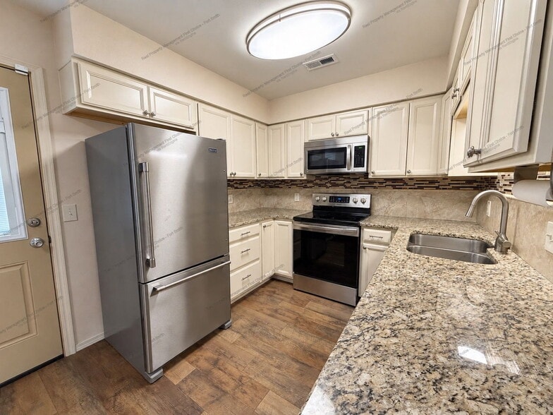 Building Photo - 1707 Brooken Hill Dr