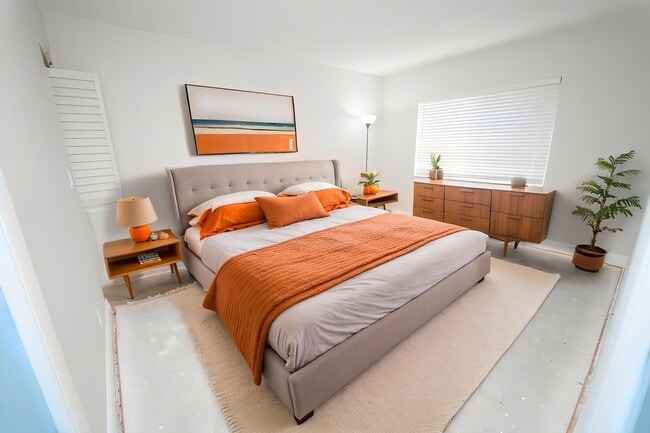 Building Photo - 2660 SW 22nd Ave