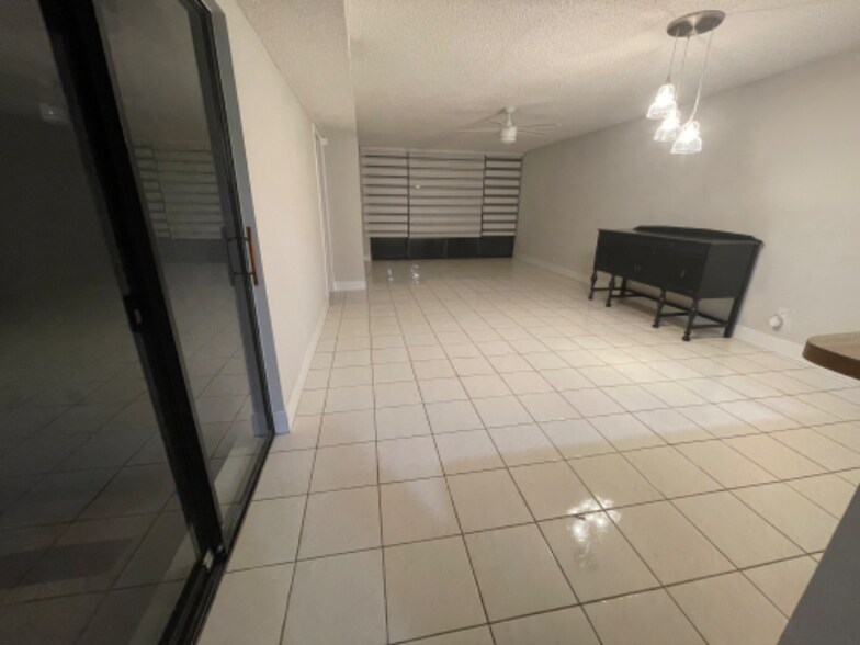 Building Photo - 1724 SW 131st Pl Cir S