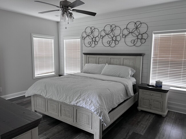 Building Photo - 557 Dexter Dr