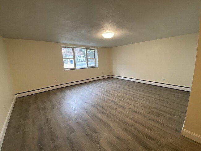 Building Photo - 217 Kent St