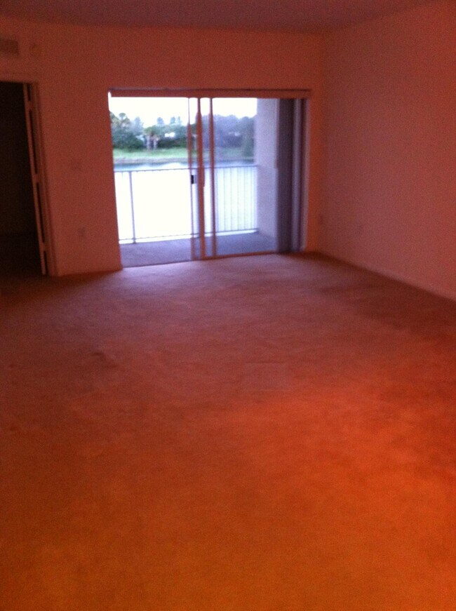 Building Photo - 1145 Golden Lakes Blvd