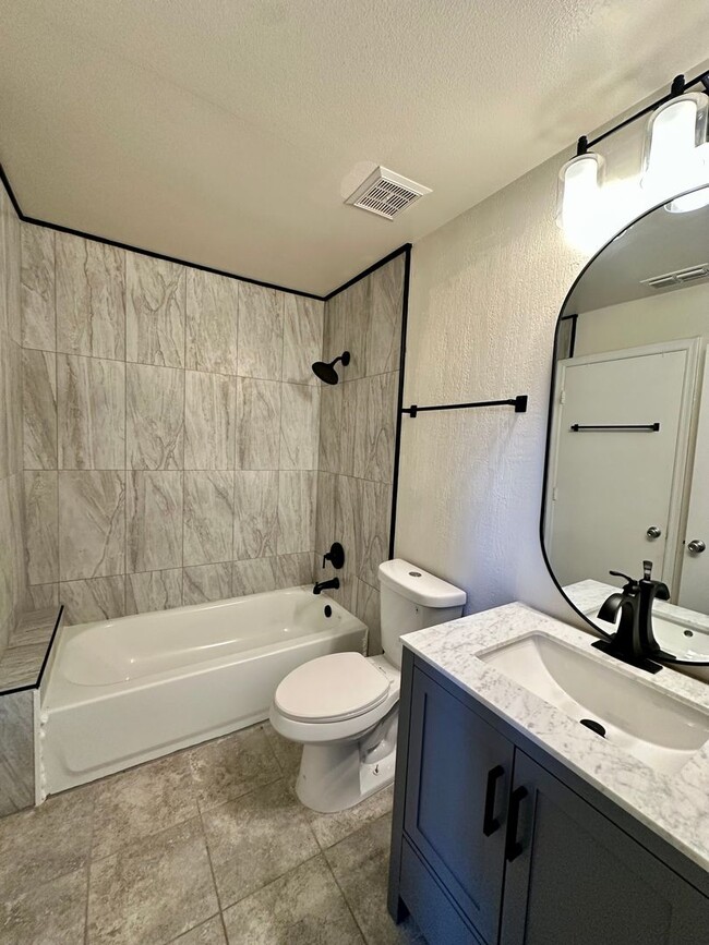 Building Photo - WG #304