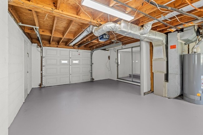 Building Photo - Charming Center Point Home