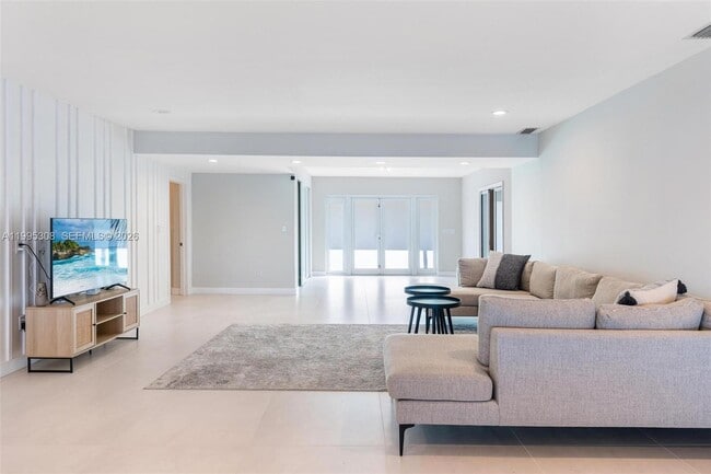 Building Photo - 1055 Stillwater Dr