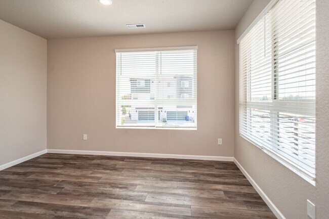 Building Photo - 10551 Spectrolite Pt