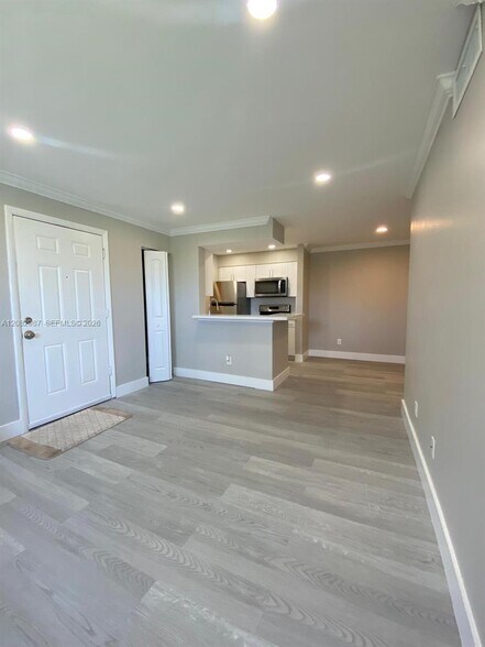 Building Photo - 1257 SW 46th Ave