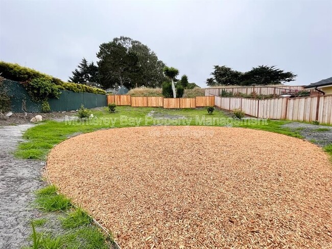 Building Photo - 829 Sea Palm Ave