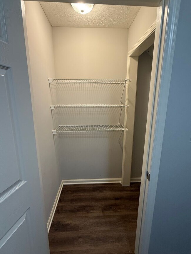 Building Photo - HALF OFF ONE MONTH AT UPPER STONE!