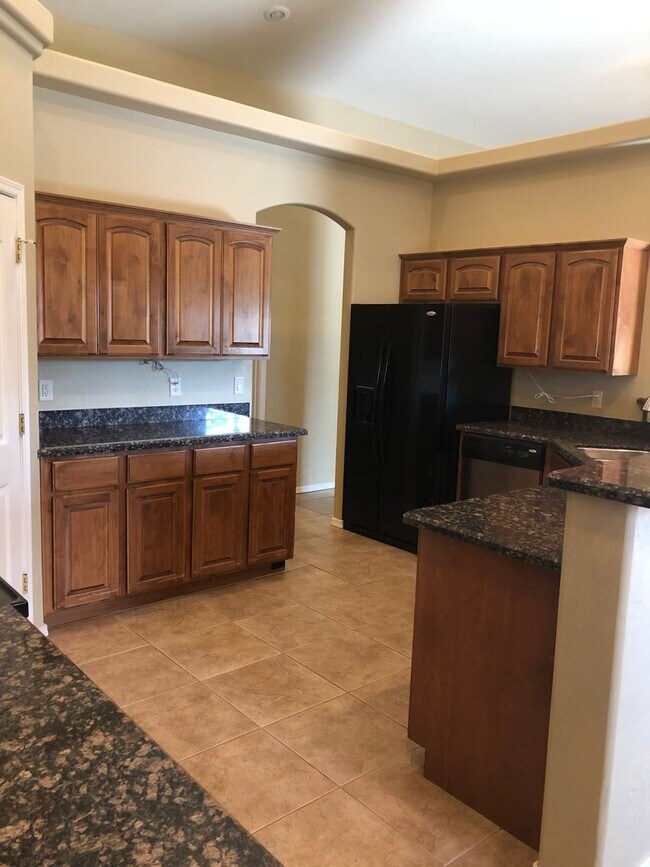 Building Photo - Four Bedroom Home w/3 Car Garage in Prescott
