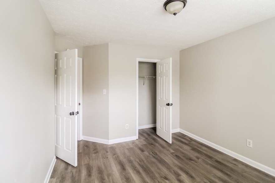 Building Photo - 121 River Trace Ct