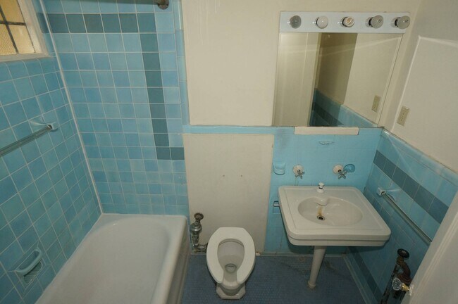 Bathroom - The Schenley Arms