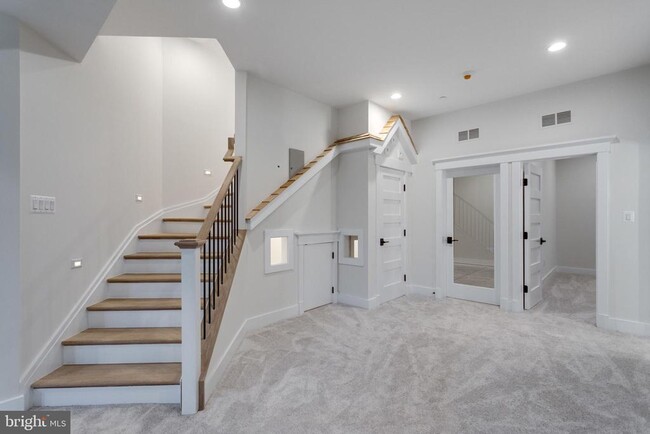 Building Photo - 5615 McLean Dr