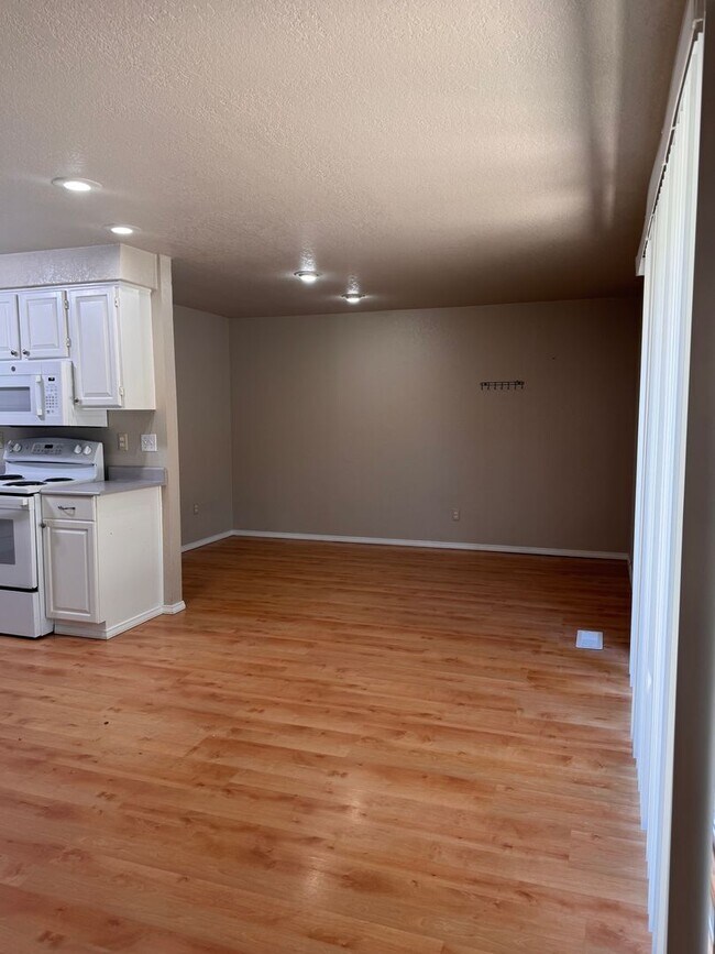 Building Photo - 5303 N Sky Vista Ave