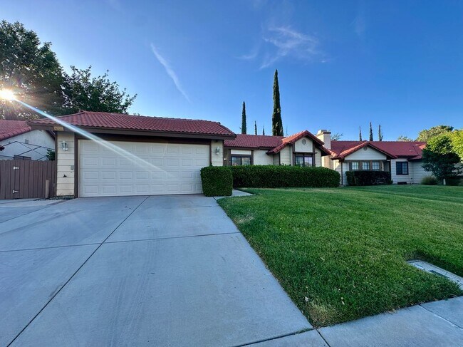 Building Photo - 2815 College Park Dr W