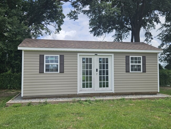 Building Photo - 303 Weeping Willow Dr