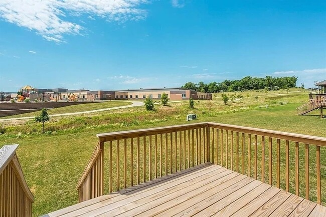 Building Photo - Spacious 4 Bedroom Home in Sugar Creek Wau...