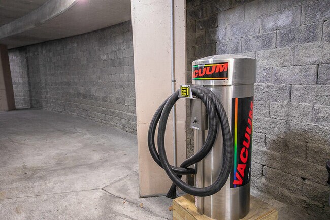 Building Photo - 404 Kelly Plantation Dr