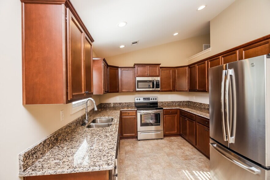 Building Photo - 981 West Ave