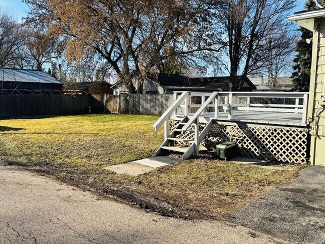 Building Photo - 42160 N 6th Ave