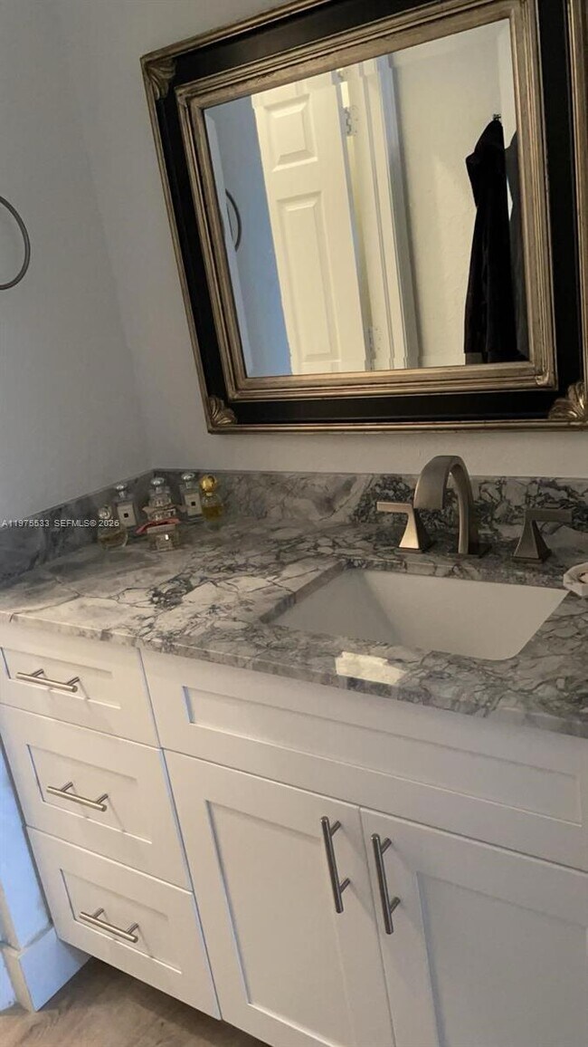 Building Photo - 6104 NW 114th Pl