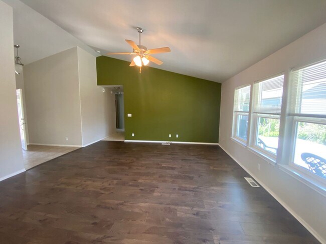 Building Photo - Great 3 Bedroom 2 Bath House!