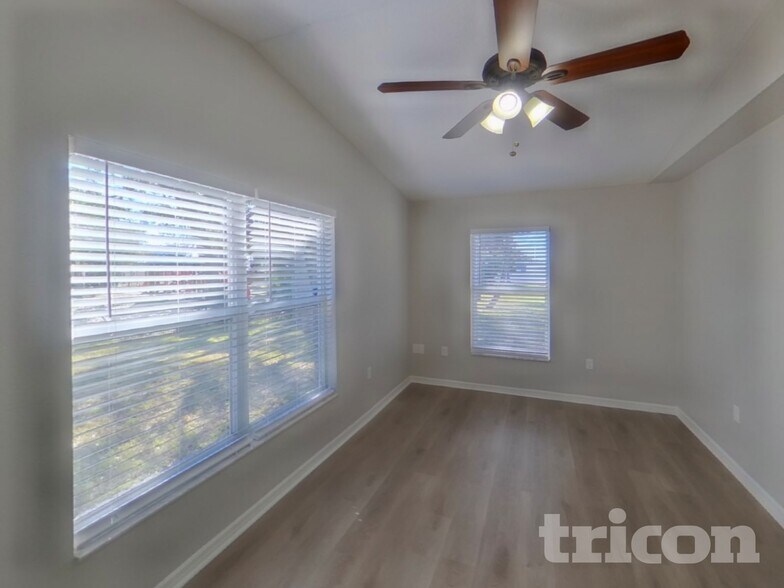 Building Photo - 1403 14th St W