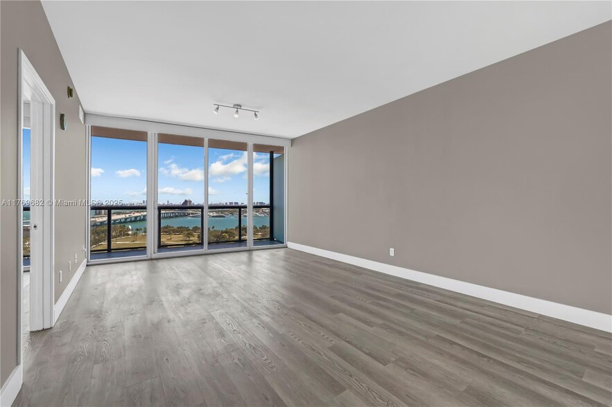 Building Photo - 888 Biscayne Blvd