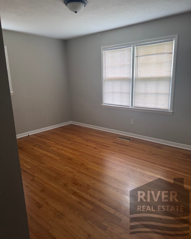 Building Photo - 2150 Estaline Dr