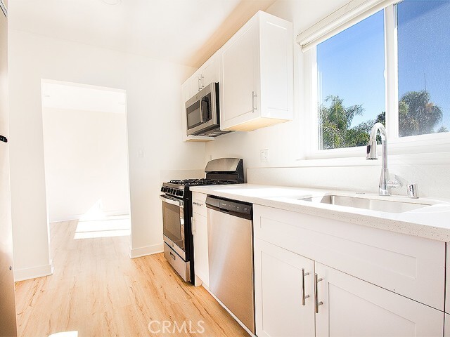 Building Photo - 2027 Vista Del Mar Ave