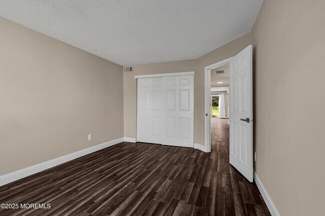 Building Photo - 67 Greenwood Dr