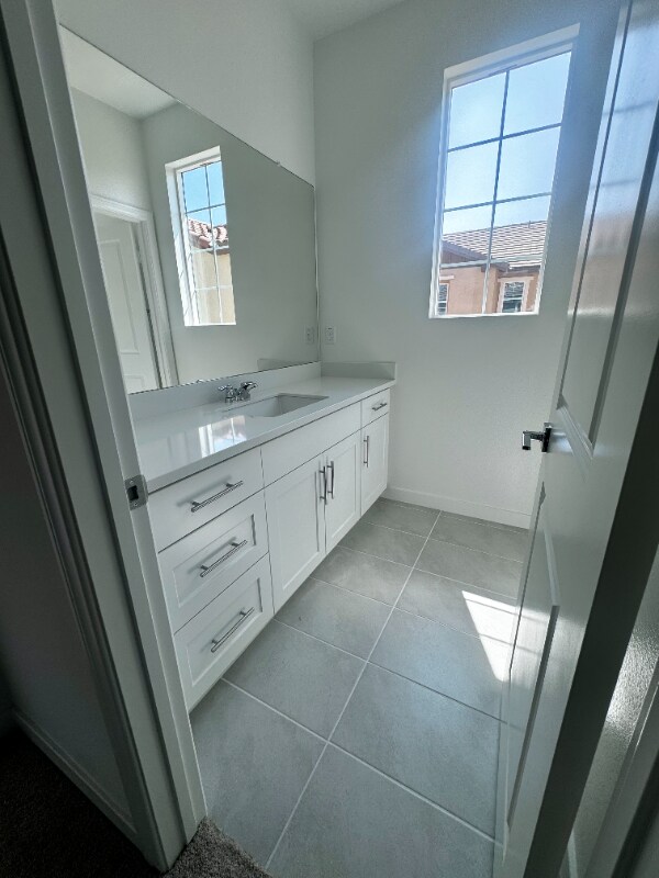 Building Photo - 16185 Lozano St