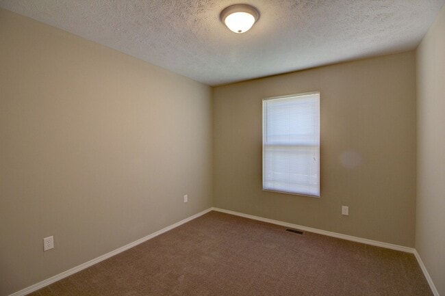 Building Photo - 3 Bedroom, 2 Bathroom in Nixa!