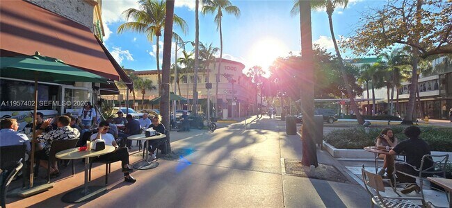 Building Photo - 932 15th St
