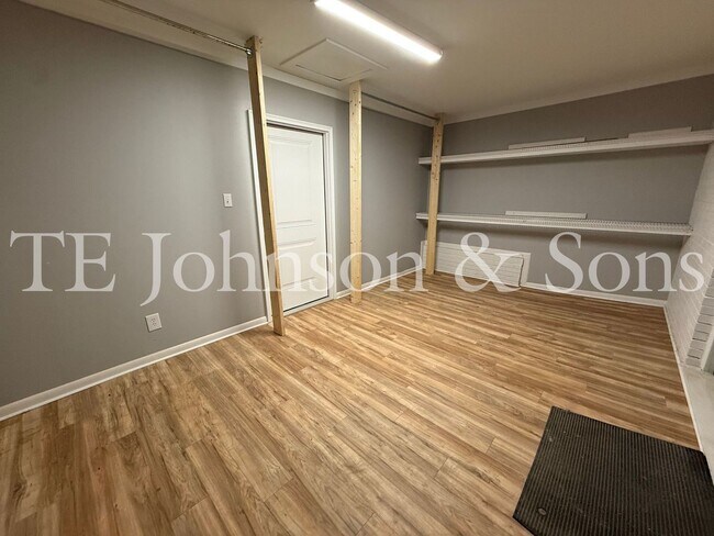 Building Photo - 3826 Barkwood Dr