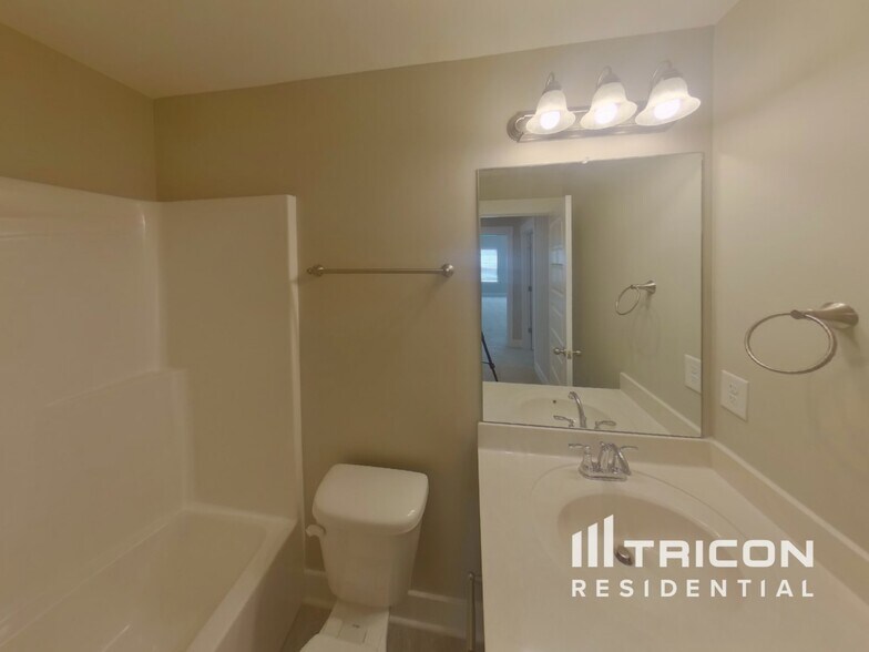 Building Photo - 1470 Cotillion Dr