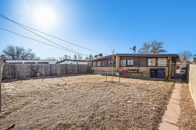 Building Photo - Newly Renovated 2Bed/1Bath Duplex in Park ...