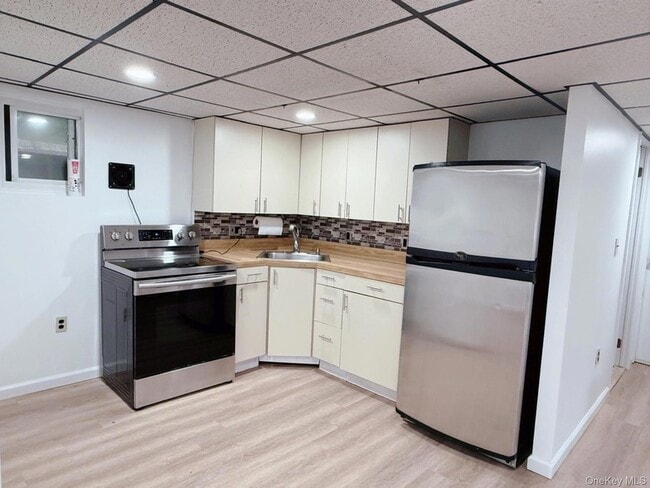 Building Photo - 12 Bruce Dr