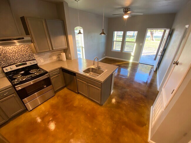 Building Photo - 13810 Old FM 471 W