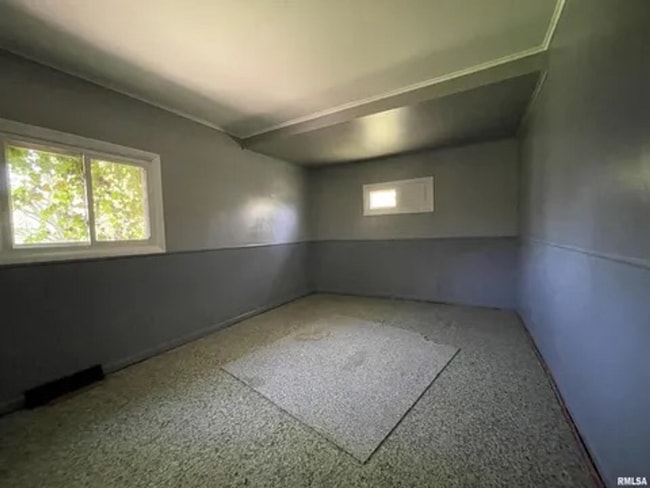 Building Photo - Great Location! $1,500 Down / $690 Month